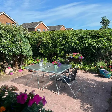 Spacious 5 Double Bed Bedroom Bungalow Near Belfast Lisburn Exterior photo