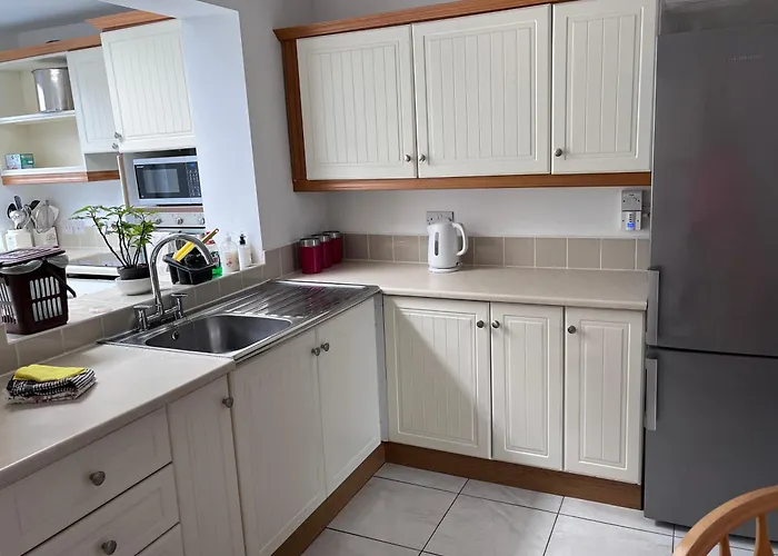 Spacious 5 Double Bed Bedroom Bungalow Near Belfast