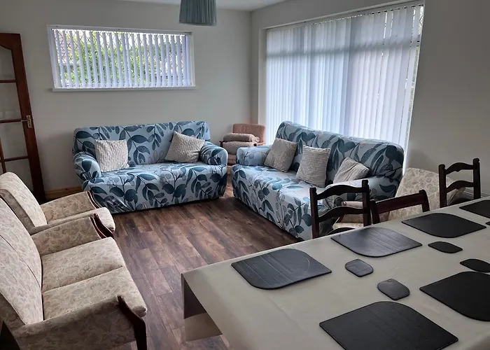 Spacious 5 Double Bed Bedroom Bungalow Near Belfast