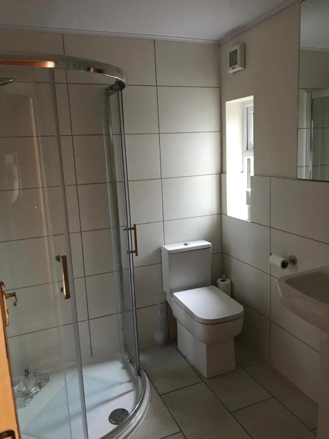 Spacious 5 Double Bed Bedroom Near Belfast Lisburn