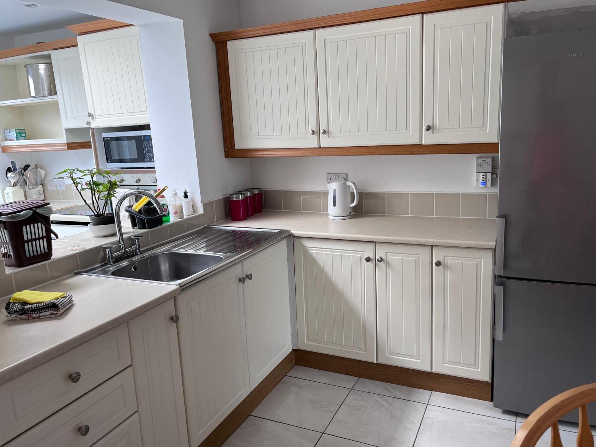 Spacious 5 Double Bed Bedroom Near Belfast