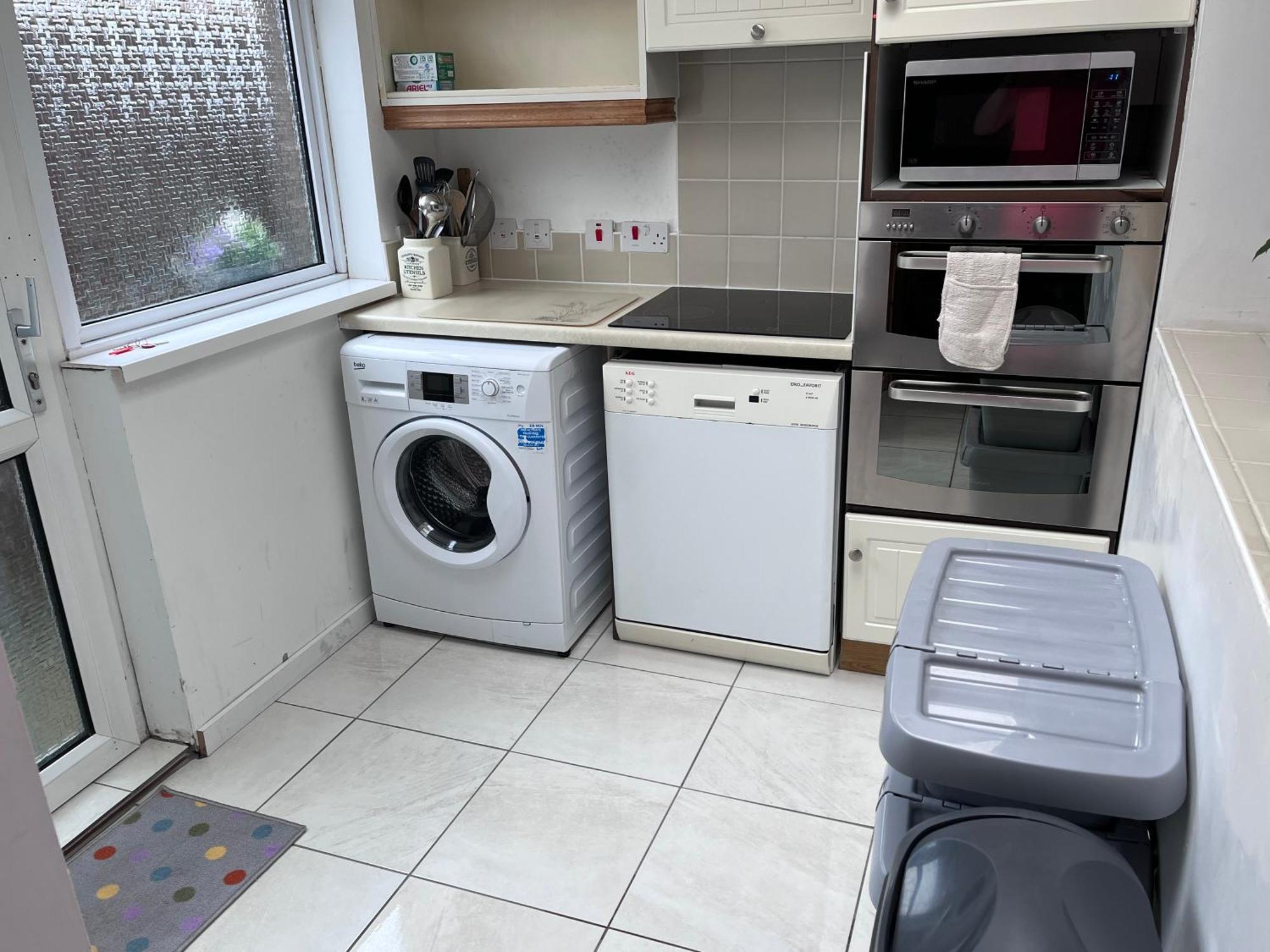 Spacious 5 Double Bed Bedroom Near Belfast Holiday home *