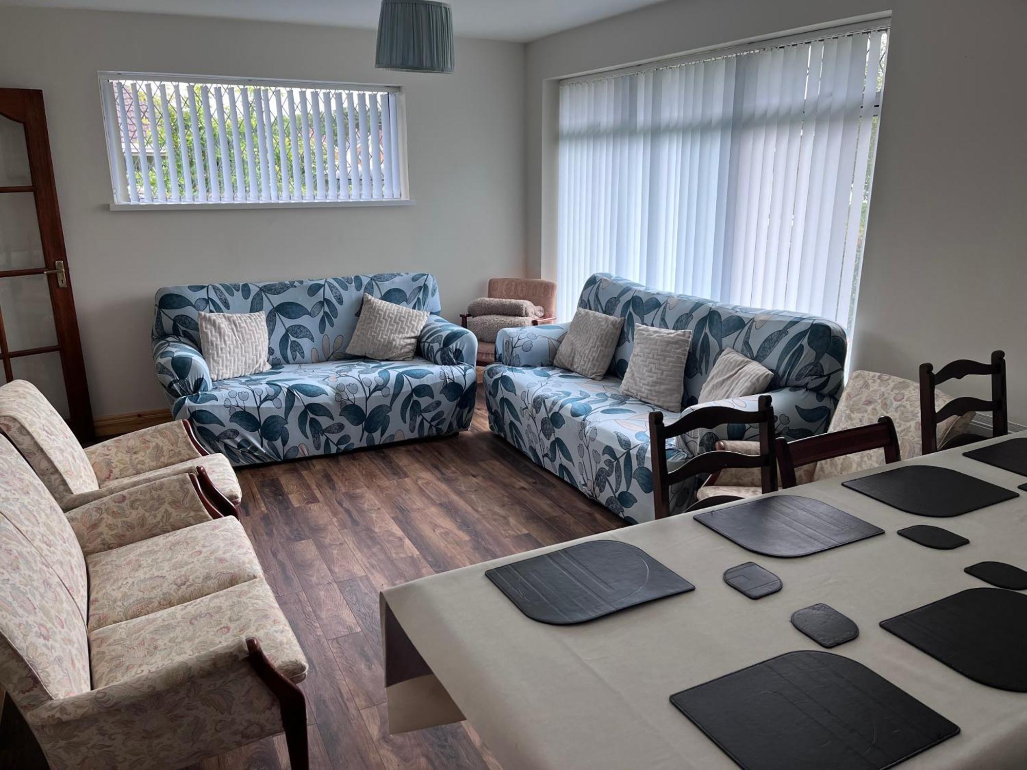 Spacious 5 Double Bed Bedroom Near Belfast *