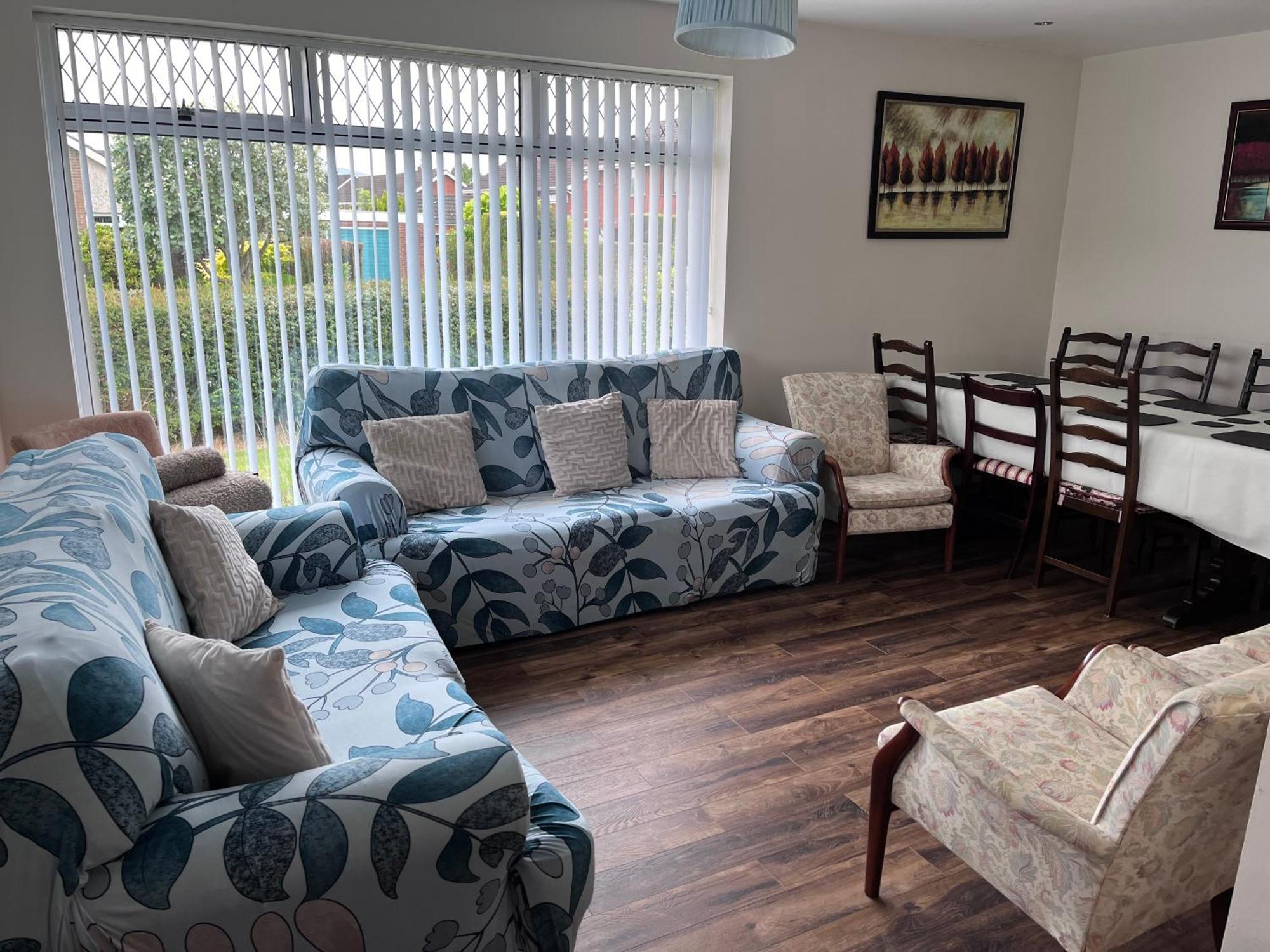 Spacious 5 Double Bed Bedroom Near Belfast Holiday home