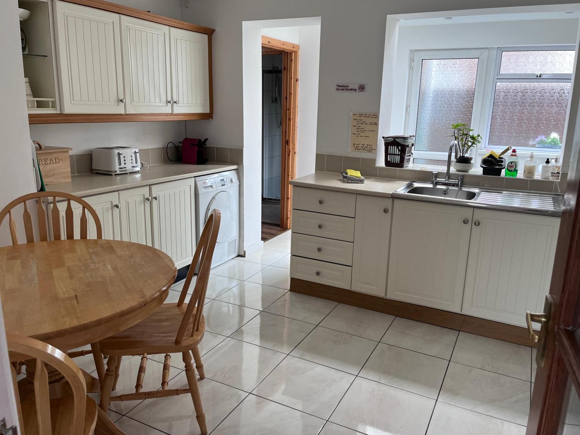 Holiday home Spacious 5 Double Bed Bedroom Near Belfast